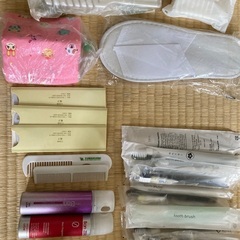 歯ブラシ　ヘアブラシ　くし　スリッパ　制汗剤