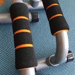 プッシュアップバー、腹筋ローラー　セットの画像