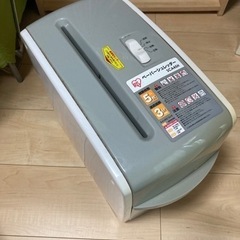 【値下げ】アイリスオーヤマ　シュレッダー