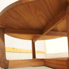 MASTERWAL(マスターウォール)のウォールナット無垢材の木肌が美しいリビングテーブル「ヘヴン」。シンプルな丸テーブルは北欧スタイルなどに♪リビングを上品で洗練された空間へ導いてくれます☆DH131の画像