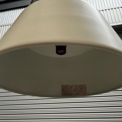 新品同様ペンダントライト　ランプシェード　金属製の画像