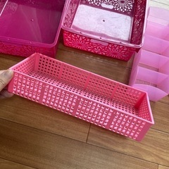 ピンクのプラスチックケースの画像