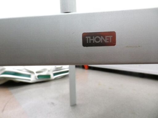 お値下げ！トーネット ガラステーブル A1900シリーズ フォスター・アンド・パートナーズ   THONET ラウンドテーブル 円形 