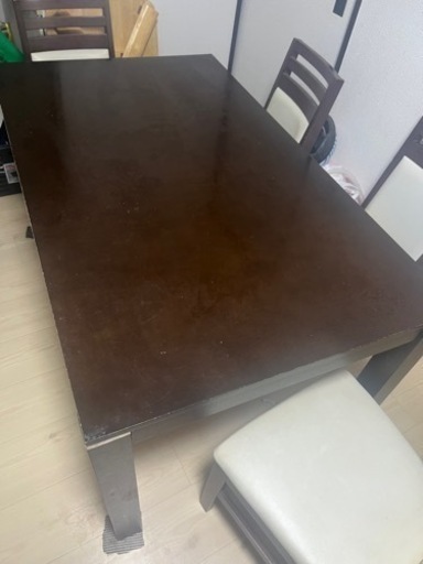 ダイニングテーブル　椅子4個　今週でリサイクルショップに持ってきます