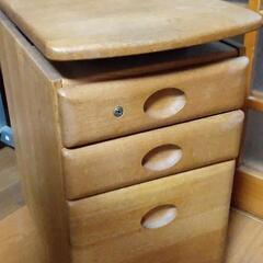 無料配布！キャスター付き木製３段キャビネット　鍵付き！の画像