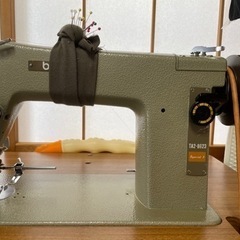 【取引完了】Brother職業用足踏ミシン TA2-B623ミシン台・ミシン説明書付きの画像