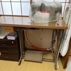 【取引完了】Brother職業用足踏ミシン TA2-B623ミシン台・ミシン説明書付きの画像