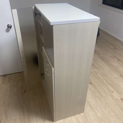 コンパクト食器棚、収納棚、棚。