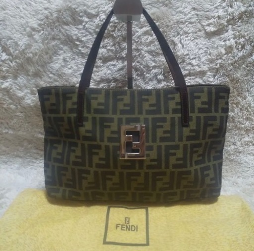 美品* FENDI ハンドバッグ
