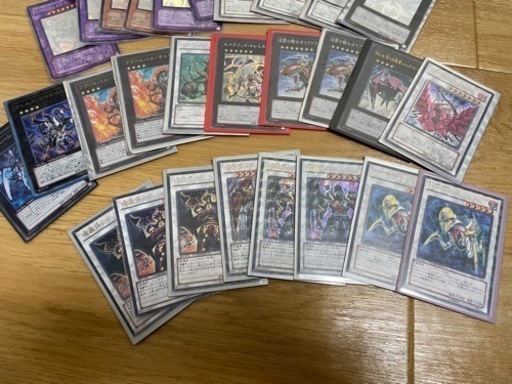 (美品)遊戯王カード ホログラフィク30枚 レリーフ300枚以上 DT
