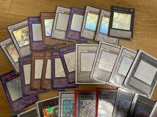 (美品)遊戯王カード ホログラフィク30枚 レリーフ300枚以上 DT