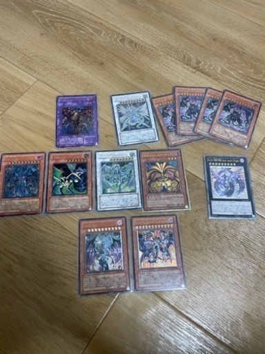 (美品)遊戯王カード ホログラフィク30枚 レリーフ300枚以上 DT