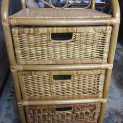 籐のミニタンスの画像