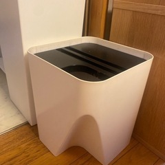 ゴミ箱の画像