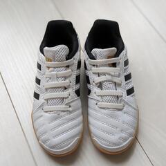 ほぼ新品　アディダス　キッズフットサルシューズ