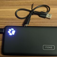 【取引中】INIU　モバイルバッテリー10000mAh　肉球イン...