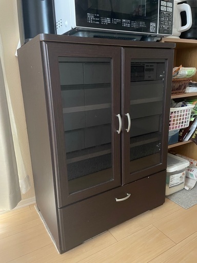 キャビネット　食器棚
