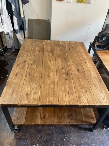 収納付き作業テーブル可動式