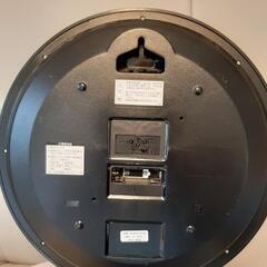 電波時計（直径33cm/シルバー）文字は見やすく使用状況良好/単３電池一個で動きますの画像