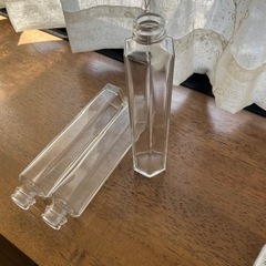 六角形のビンの画像