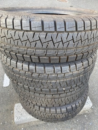 雪タイヤです