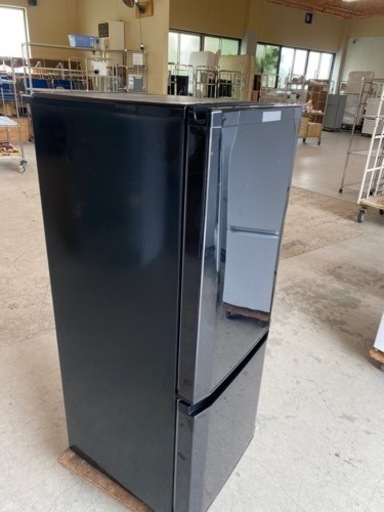 北九州市内配送無料　保証付き　MR-P15A-B 冷蔵庫 サファイアブラック [2ドア /右開きタイプ /146L]！ 北九州市内配送無料 保証付き MR-P15A-B 冷蔵庫 サファイアブラック