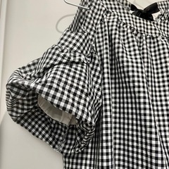 着用回数少 レディーストップス ぽわん袖、バックリボンの画像