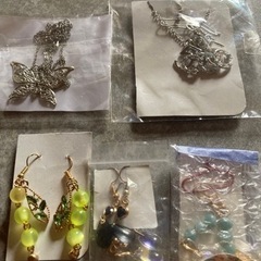 ハンドメイド.ピアス&ネックレス在庫整理中の画像