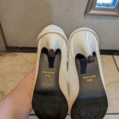 23センチ　パンプスの画像