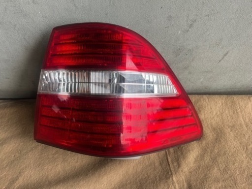 トヨタ　30セルシオ　純正テールランプ　右