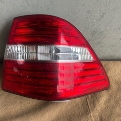 トヨタ 30セルシオ 純正テールランプ 右