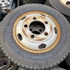 トラックのタイヤホイール　スタッドレス6本