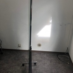 キャスター付き姿見鏡の画像