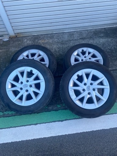 プリウスα 純正ホイール　タイヤまだ使用可能