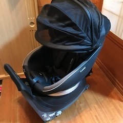 チャイルドシート　Combi コンビ