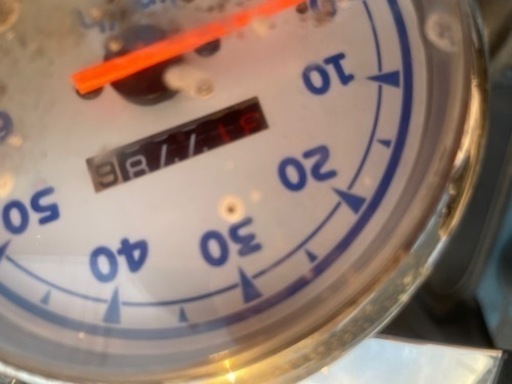 今でも通勤で使っていますが擦り傷多数あるので外見を確認してから取引しましょう