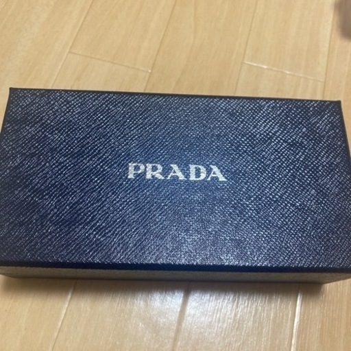 PRADA 長財布　ほぼ未使用
