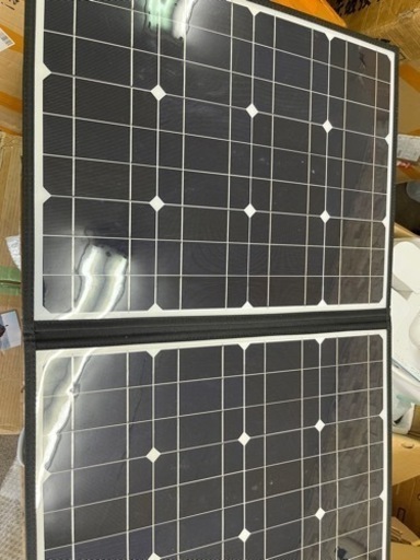 ソーラーチャージャー ソーラーパネル充電器 100W 高変換効率 太陽光発電 単結晶 折りたたみ DC18V USB5V スマホ ノートパソコン ポータブル電源充電 急速充電 アウトドアー 停電 防災に大活躍