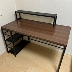 【8/31まで最終値下】LOWYA パソコンデスクの画像