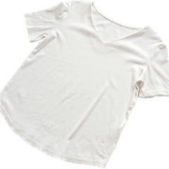 白Tシャツ　Ｖネック