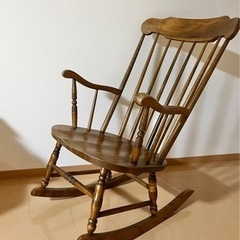 アンティークなロッキングチェア