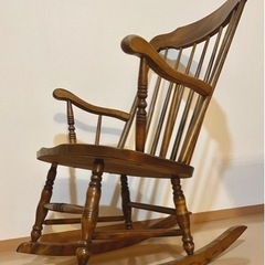 アンティークなロッキングチェアの画像