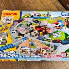タカラトミー プラレール トミカと遊ぼう! くるぞわたるぞ! カンカン踏切セットの画像