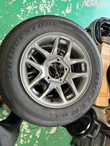商談中につき受付停止　ジムニー　JB64 タイヤ付きホイール　新車はずし