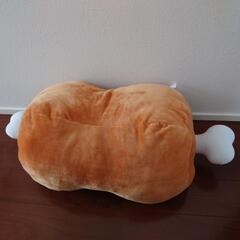 もっちり食べかけ骨付き肉クッションの画像