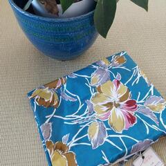 布地　綿　サテン　ハイビスカス柄