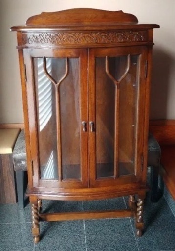 イギリスアンティーク調ガラスキャビネット