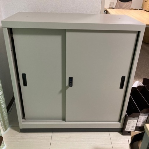 スチール書庫　キャビネット (スチール引き戸タイプ)