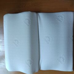 無料にします！ほぼ新品まくら GOKUMIN(ゴクミン)低反発枕...