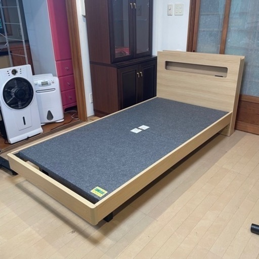 ②【超美品‼️】定価161,500円♪ ドリームベッド シングルベッド 照明＆コンセント付き ナチュラルブラウン♪